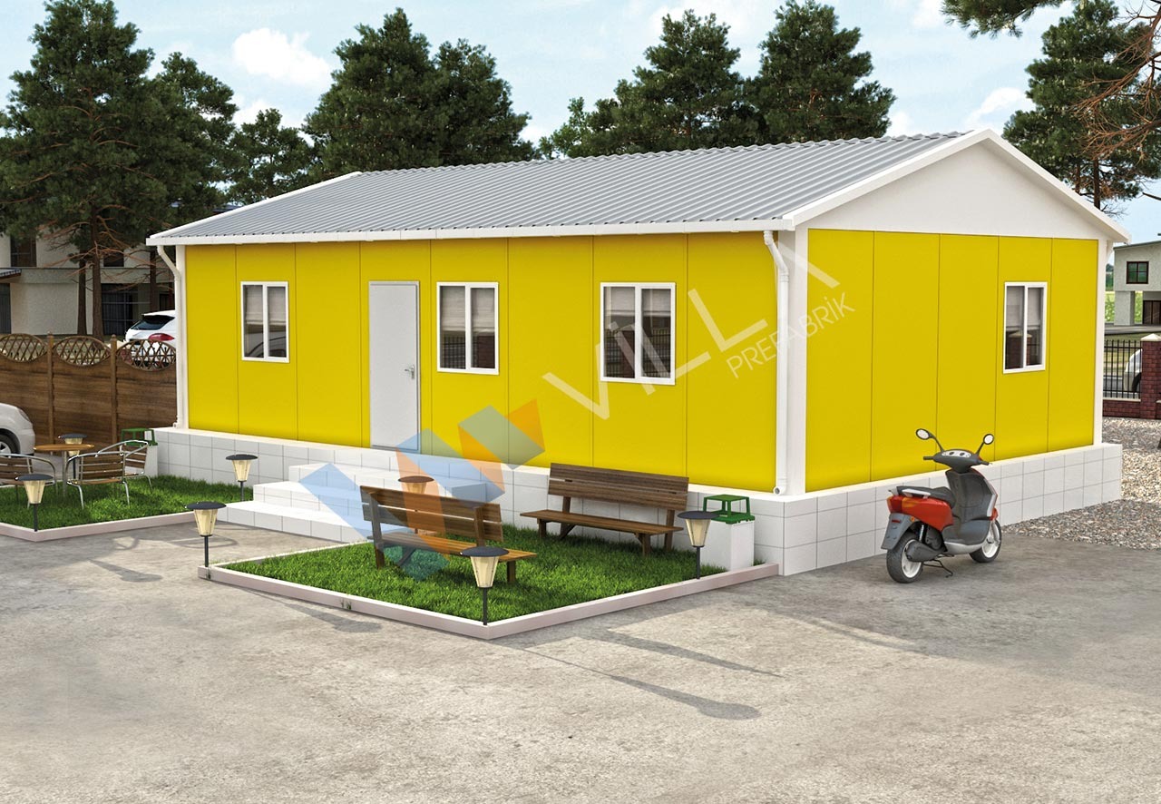 yeşil bir çevrede önünde banklar ve bir duvarında motosiklet bulunan sarı prefabrik yapı 