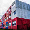 kırmızı mavi konteyner ev
